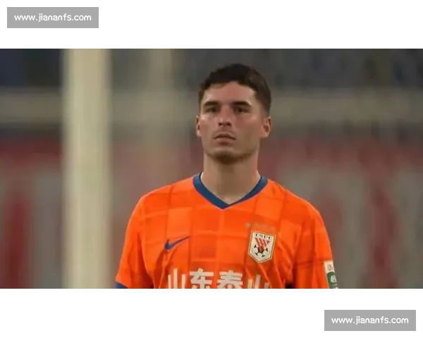 临阵换将！彭啸替洛佩斯首发，泰山 3-1 海港藏深意